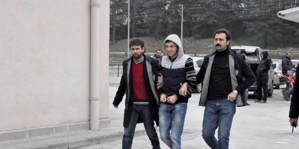 Kız kardeşini kaçırarak evlenen kişiyi bıçakladı