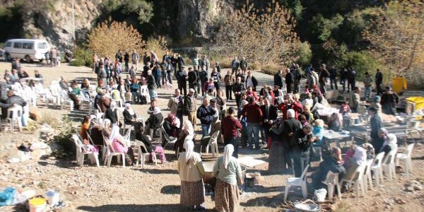 4 yıl önceki HES zaferini lokma ve keşkekle kutladılar