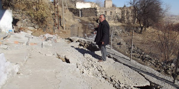 Malatya Milletvekili Veli Ağbaba, heyelan bölgesinde inceleme yaptı