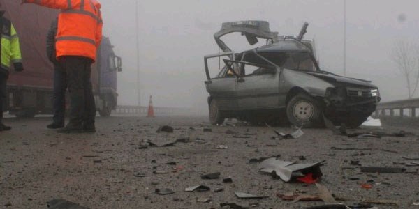 Düzce TEM Otoyolu'nda kaza: 1 ölü, 4 yaralı