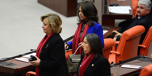 Kadın milletvekillerinden 'küfüre' tepki/ Video