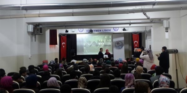Öğrencilere diksiyon ve hızlı okuma eğitim sertifikaları verildi