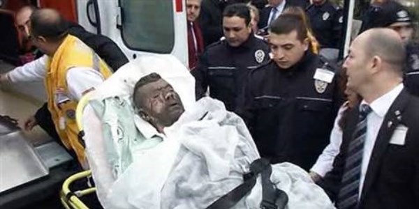 Meclis önünde kendini yaktı