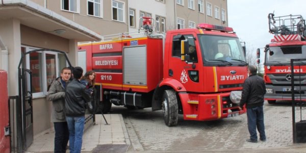 Okulda çıkan yangında öğrenciler dumandan zehirlendi