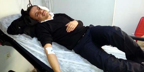Öğrenci yakınları öğretmeni hastanelik etti