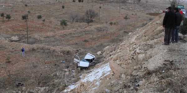 Otomobil hurdaya d�nd�, s�r�c� yara almadan kurtuldu