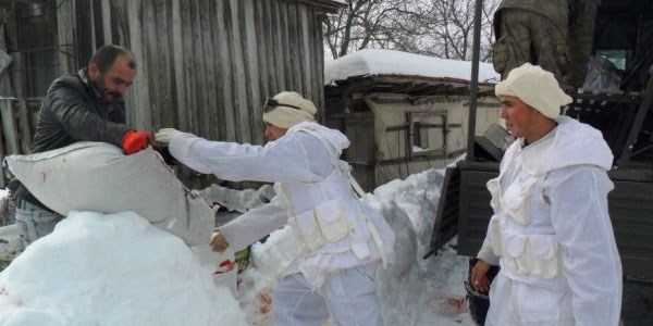 Yaylada mahsur kalan vatanda�lar� jandarma kurtard�