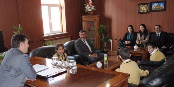 Resim yar��mas�nda dereceye giren ��renciler �d�llendirildi