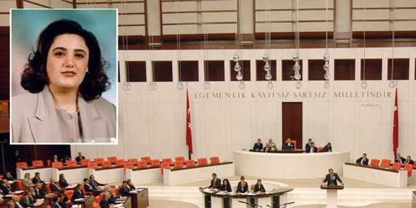 İkizlere hamile Meclis sekreteri hastane yolunda öldü