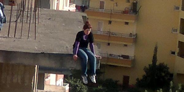 İntihara kalkışan kadını polis son anda kurtardı