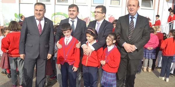 İlkokul öğrencilerinden kardeş okula yardım