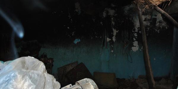 Evi yanan anne 6 çocuğu ile sokakta kaldı