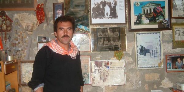 Tarihi binada odun ateşinde çay keyfi