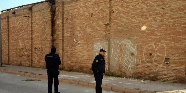 A�k mesajlar�na polis n�beti