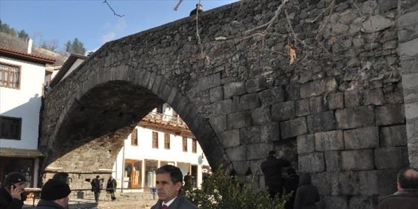 Define avcıları tarihi köprüyü tahrip etti