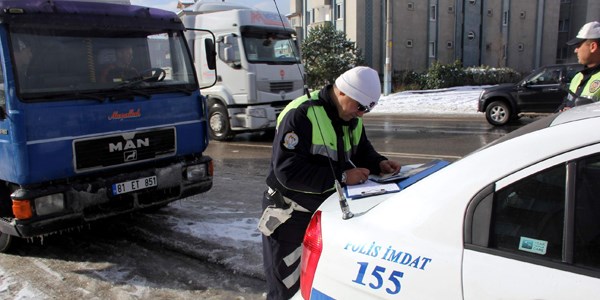 Bart�n'da polis 31 araca ceza kesti