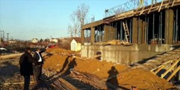 Vali Çınar Ağdacı İlkokul inşaatını gezdi