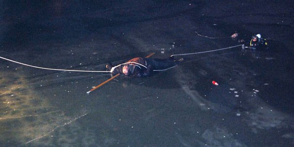 Buz tutan �ayda y�r�rken suya d��en �ahs�n cesedi ��kt�