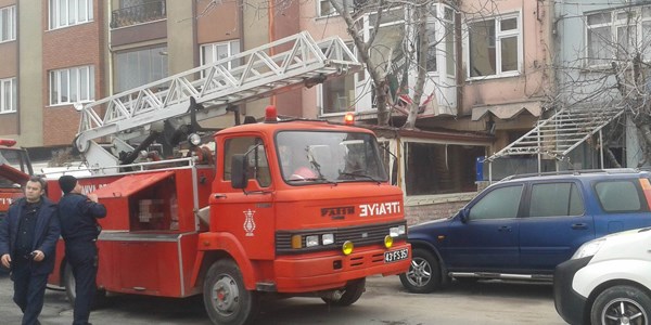 Cenaze evinde yangın paniği