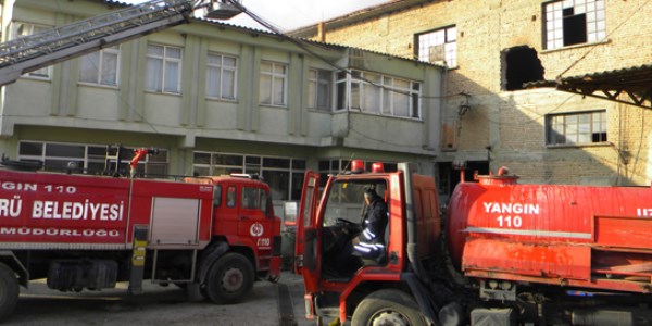 Kaynak makinesinin kıvılcımı fabrikayı yok ediyordu