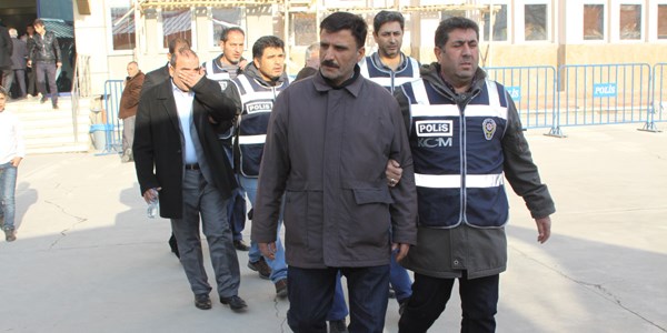 Arazi dolandırıcıları tutuklandı