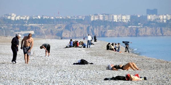 Antalya'da Aralkta deniz keyfi