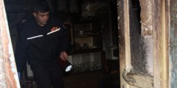 Gaziantep'te evde ��kan yang�nda ya�l� �ah�s can verdi