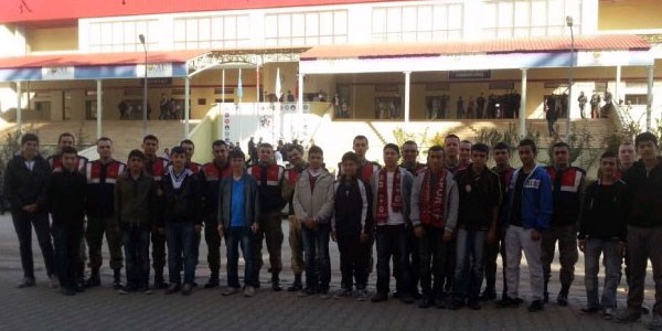 Jandarma çocukları basketbol maçına götürdü