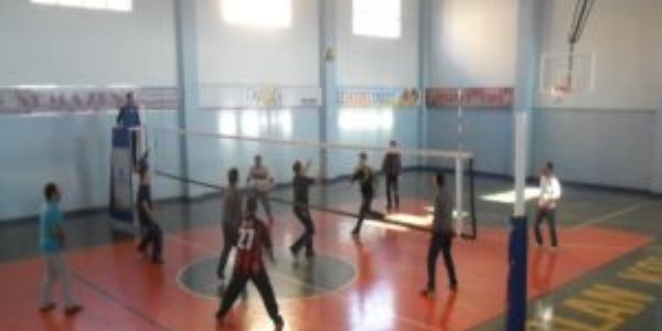 Kars Sultan Alparslan Koleji'nde veliler aras voleybol turnuvas
