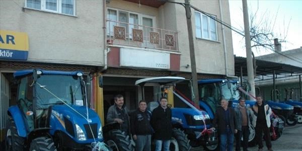 Devlet destekli traktörler teslim edildi
