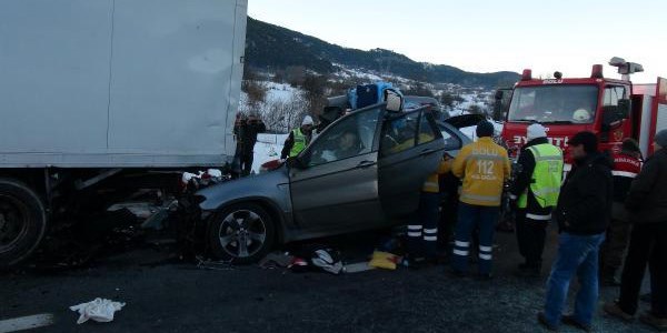 Cip kamyona arkadan çarptı: 3 ölü, 3 yaralı