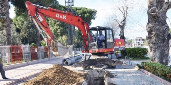 Belediyeler yatırımla borçlandı