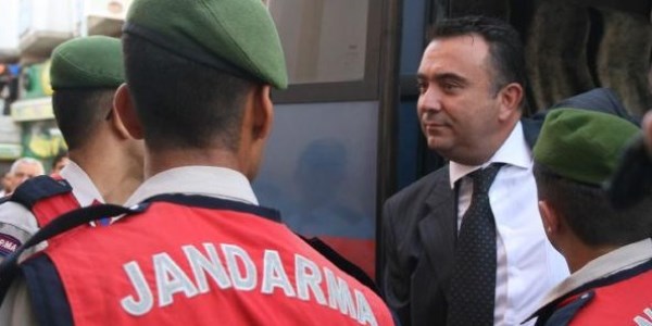 CHP'li eski başkan ve yardımcısına ceza yağdı