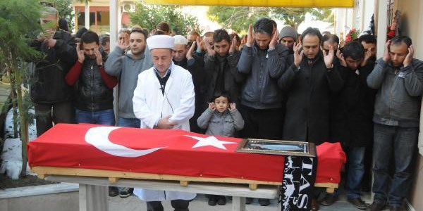 Arac�nda �l� bulunan Emniyet Amiri Giresun'da topra�a verildi