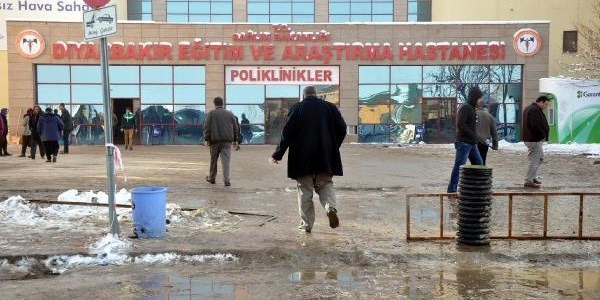 Hastalar elektrikli �s�t�c�larla �s�nmaya �al���yor