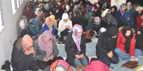 Vefat eden �niversite ��rencileri i�in mevlit okutuldu