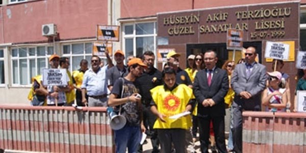 Mahkeme 21 eğitimciye verilen para cezasını iptal etti