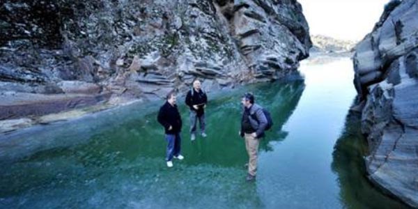 Ta�yaran Vadisi buzdan akvaryuma d�n��t�