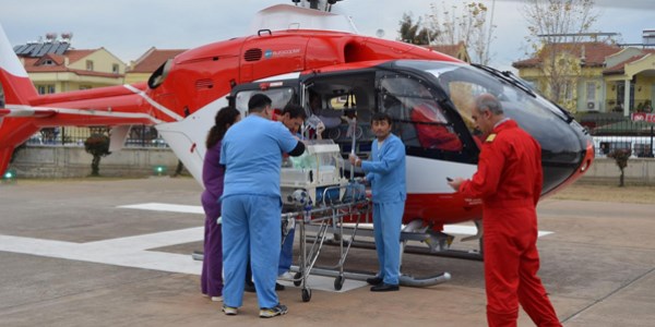 Prematüre bebek için ambulans helikopter havalandı