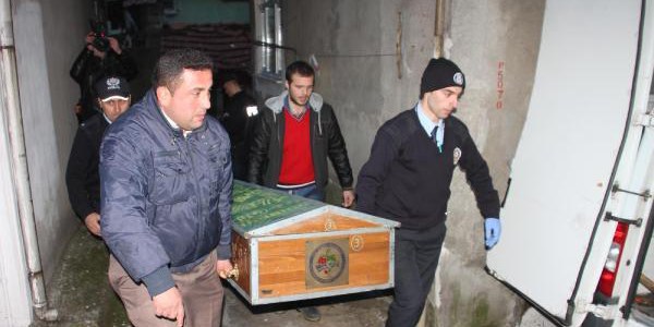 84 ya��ndaki kad�n evinde �l� bulundu