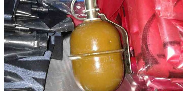 Suriyelinin çantasından bomba çıktı
