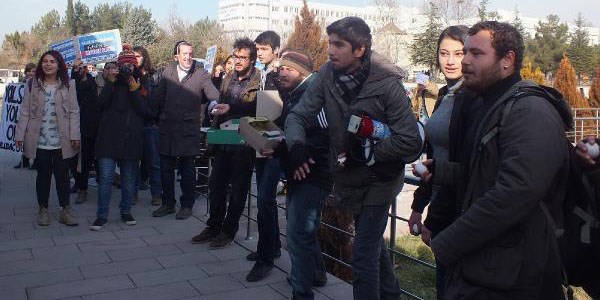 ��rencilerinden yumurtal� protesto