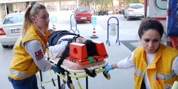 ��renci servisi devrildi: 5 yaral�