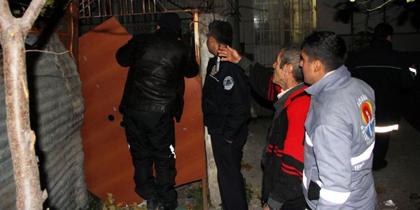 El işareti yapıp odunluğu ateşe verdi