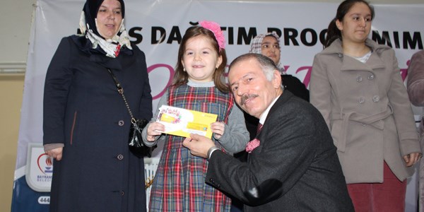 Bayrampaşa Belediyesi, 3 bin 500 ilk ve ortaokul öğrencisine burs verdi