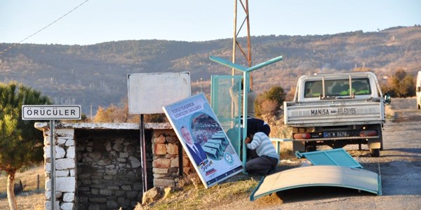 Manisa'nın Demirci Köylerine otobüs durağı