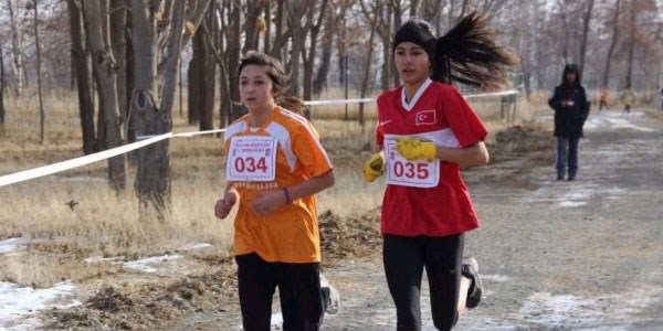 Erzincan'da okullar arası kros yarışmaları yapıldı