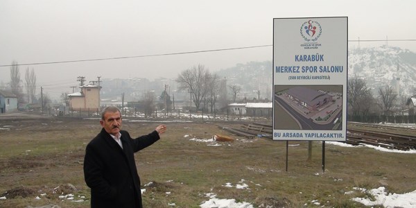 3 aydır tabelası var , şantiyesi yok