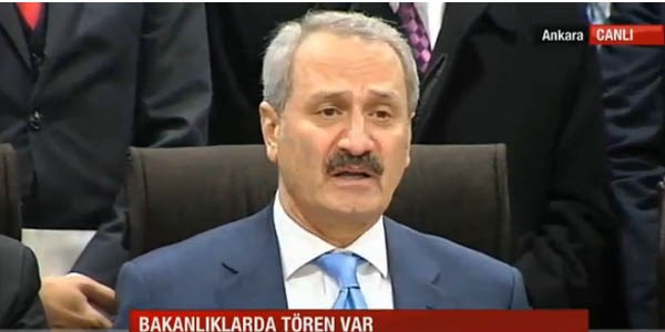Zafer Çağlayan gözyaşlarını tutamadı