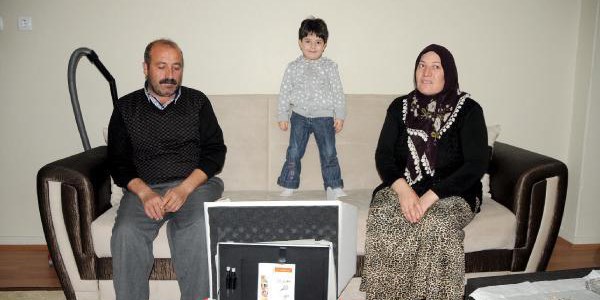 Özel işitme cihazı kaybolan minik Nehir'in hayatla bağı koptu